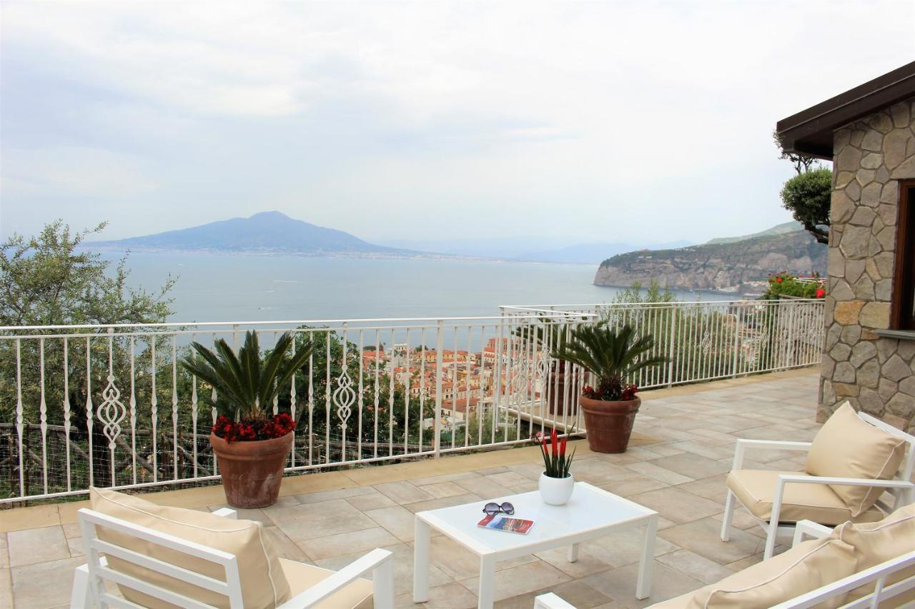 Mirasorrento Villa Luaran gambar