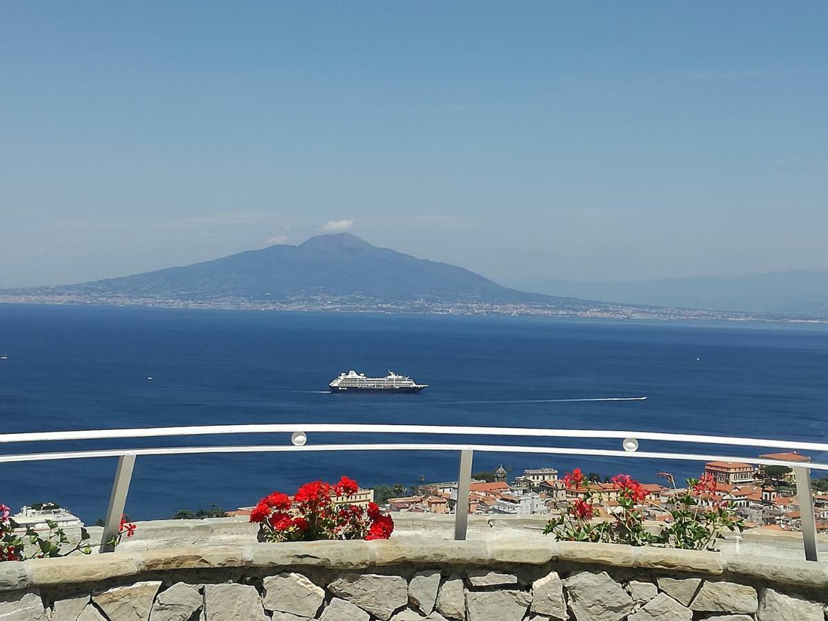 Mirasorrento Villa Luaran gambar